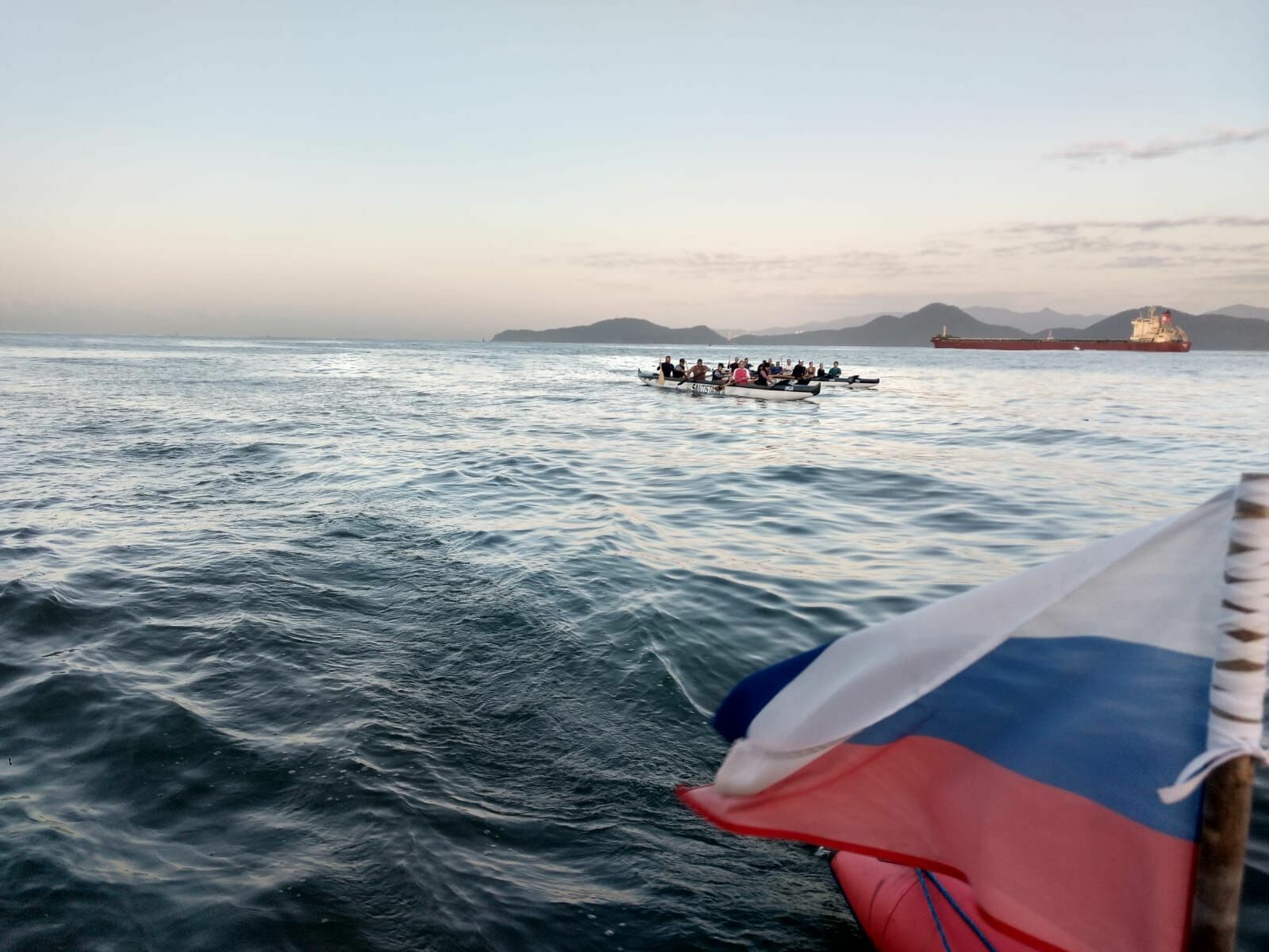 SOS не помог: российскую яхту, на которой нет воды и еды, не пускают в порты Европы